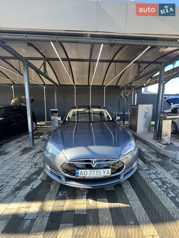 Лифтбек Tesla Model S 2013 в Ужгороде