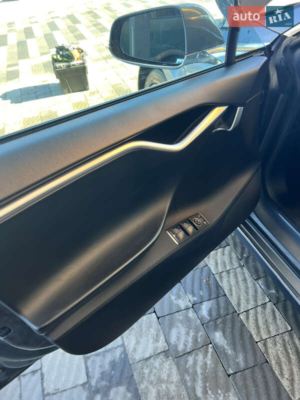 Лифтбек Tesla Model S 2013 в Ужгороде