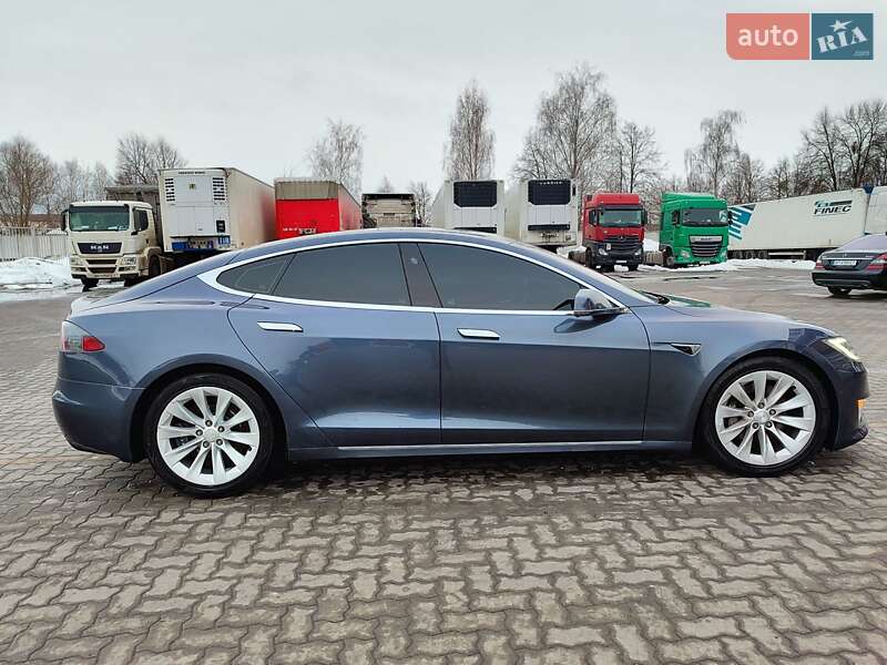 Ліфтбек Tesla Model S 2016 в Сарнах
