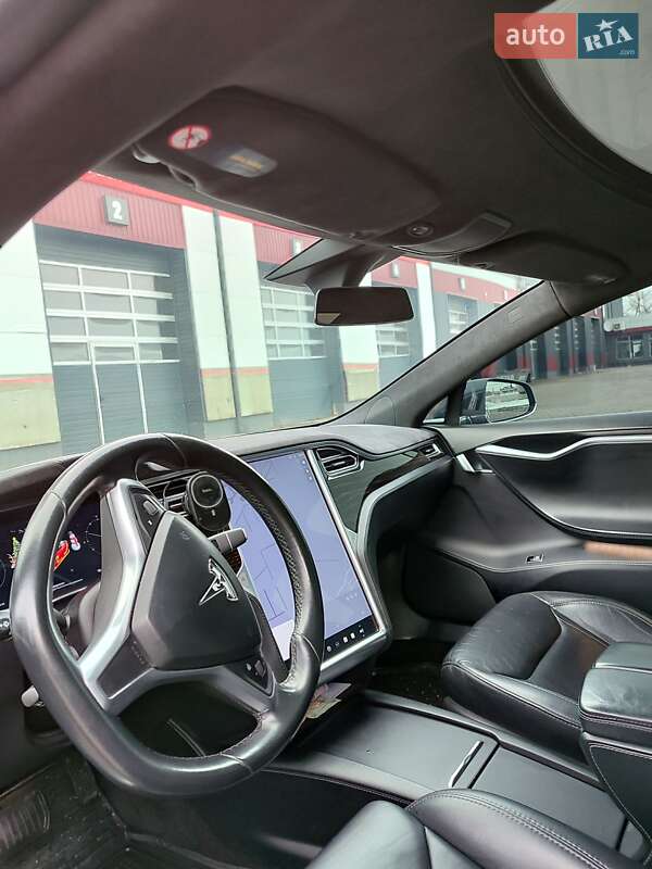 Ліфтбек Tesla Model S 2016 в Сарнах