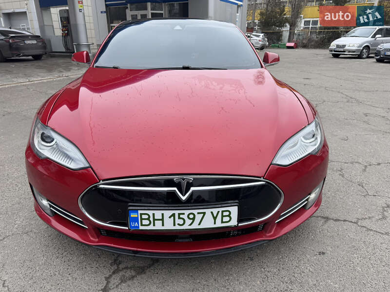 Tesla Model S 2015