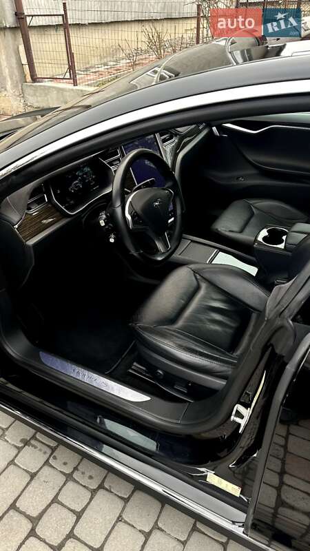Ліфтбек Tesla Model S 2015 в Львові
