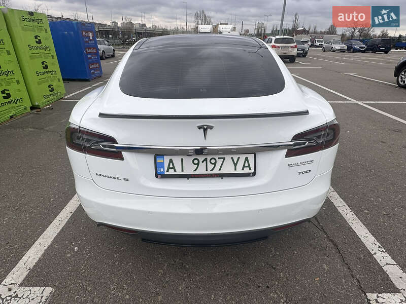 Лифтбек Tesla Model S 2015 в Киеве