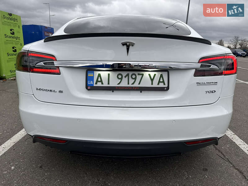 Лифтбек Tesla Model S 2015 в Киеве