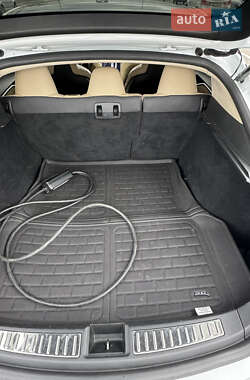 Лифтбек Tesla Model S 2015 в Киеве