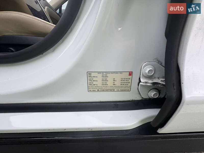 Лифтбек Tesla Model S 2015 в Киеве