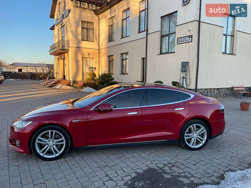 Лифтбек Tesla Model S 2015 в Стрые