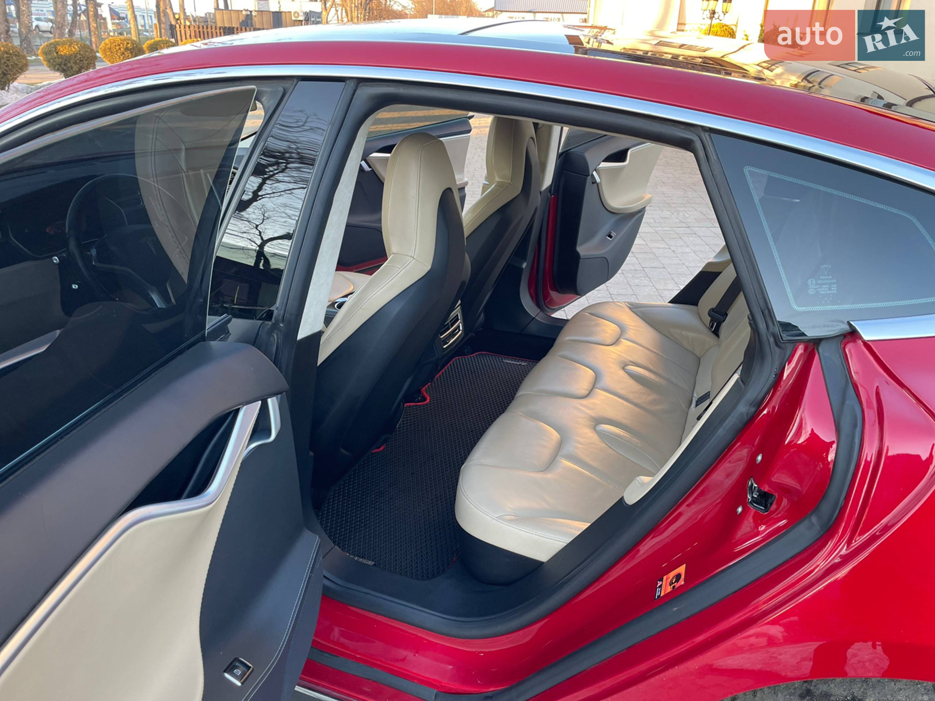 2015 Tesla Model S - мініатюра 13