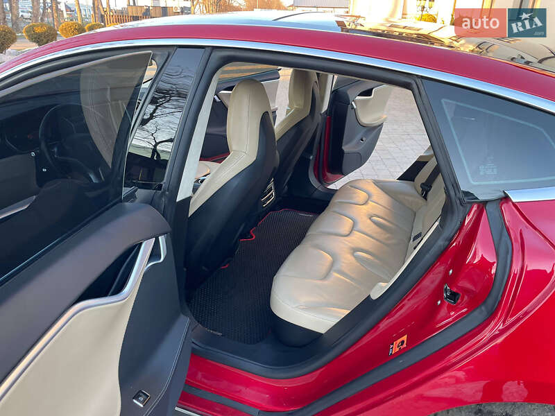 Лифтбек Tesla Model S 2015 в Стрые