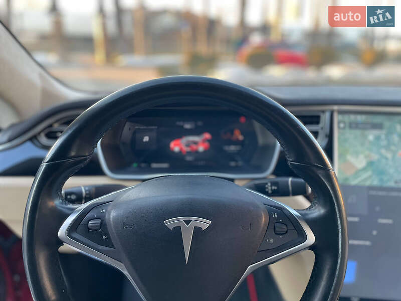 Лифтбек Tesla Model S 2015 в Стрые