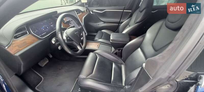 Ліфтбек Tesla Model S 2017 в Косові