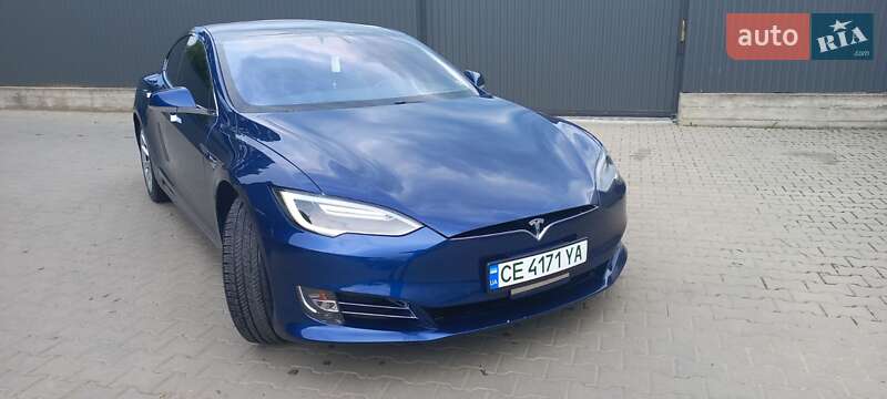 Ліфтбек Tesla Model S 2017 в Косові
