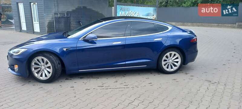 Ліфтбек Tesla Model S 2017 в Косові