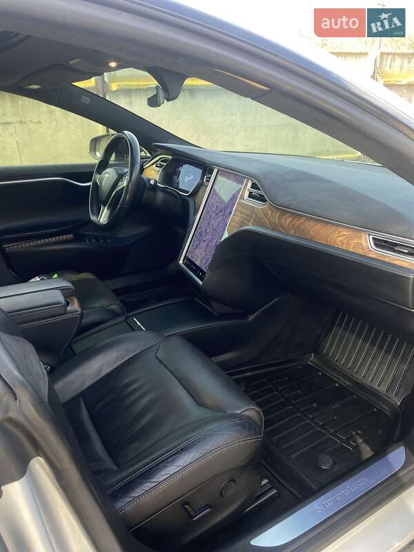 Ліфтбек Tesla Model S 2016 в Луцьку