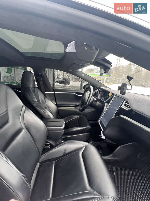 Ліфтбек Tesla Model S 2015 в Івано-Франківську