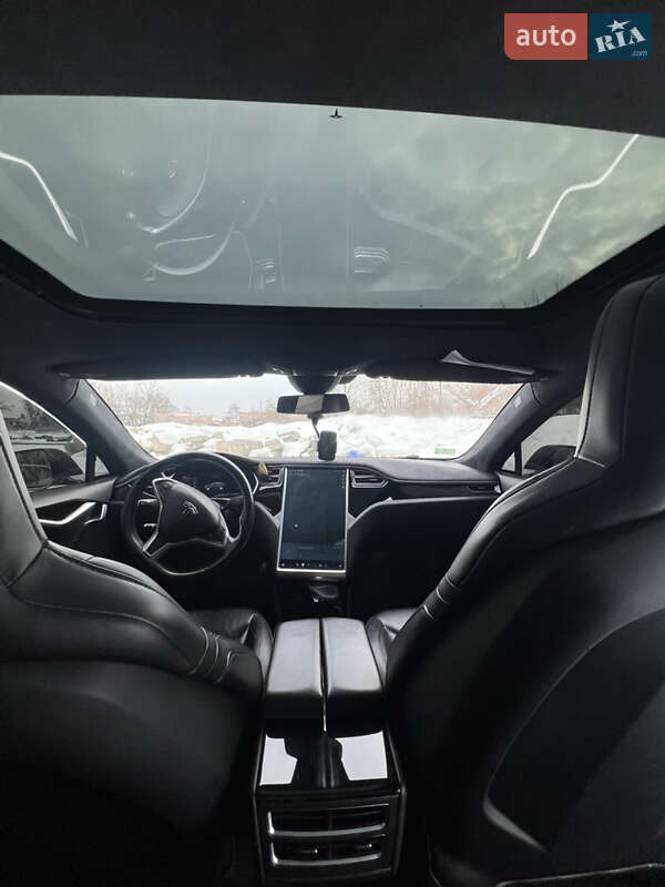 Ліфтбек Tesla Model S 2015 в Івано-Франківську