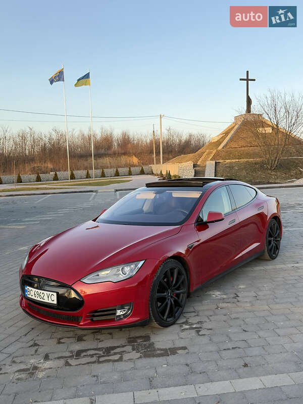 Ліфтбек Tesla Model S 2014 в Львові