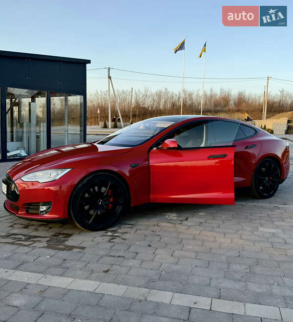 Ліфтбек Tesla Model S 2014 в Львові
