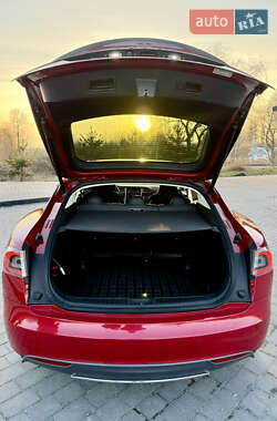 Лифтбек Tesla Model S 2014 в Львове