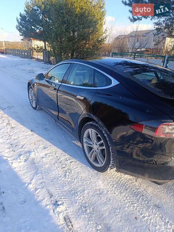Ліфтбек Tesla Model S 2013 в Львові