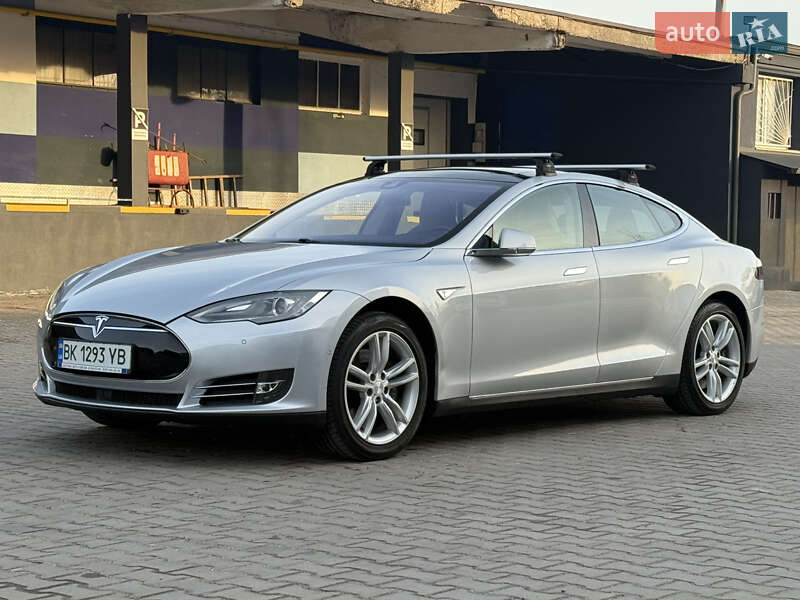 Лифтбек Tesla Model S 2014 в Ровно