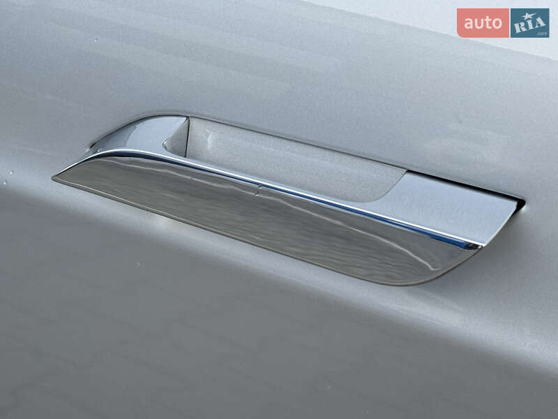Лифтбек Tesla Model S 2014 в Ровно