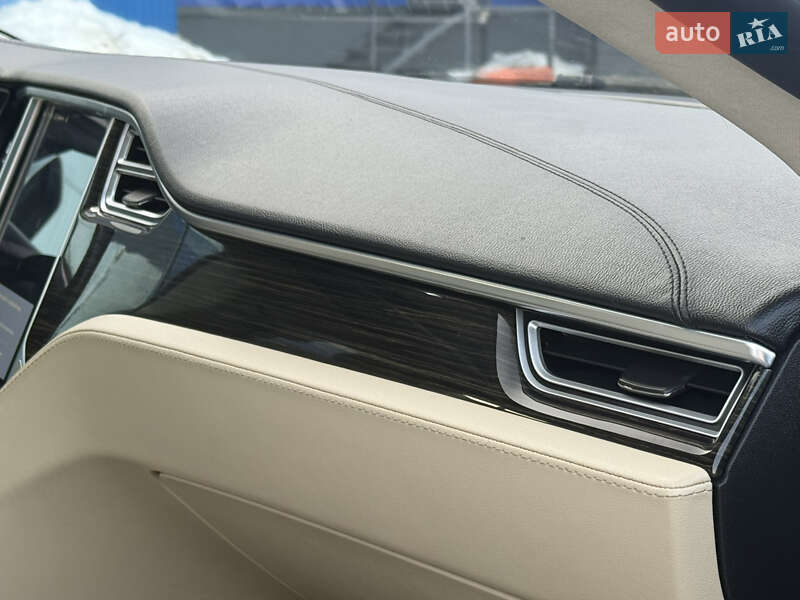 Лифтбек Tesla Model S 2014 в Ровно