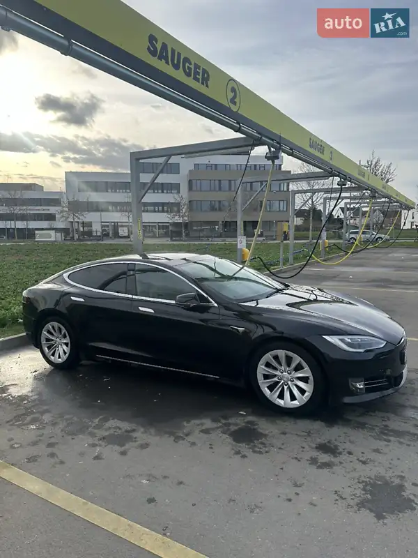 Tesla Model S 2018 VIN 5YJSA7E22JF235382 фото оголошення 4 з 28