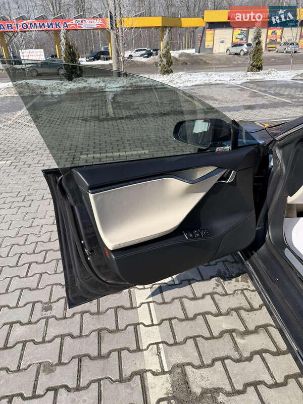 Ліфтбек Tesla Model S 2019 в Тернополі