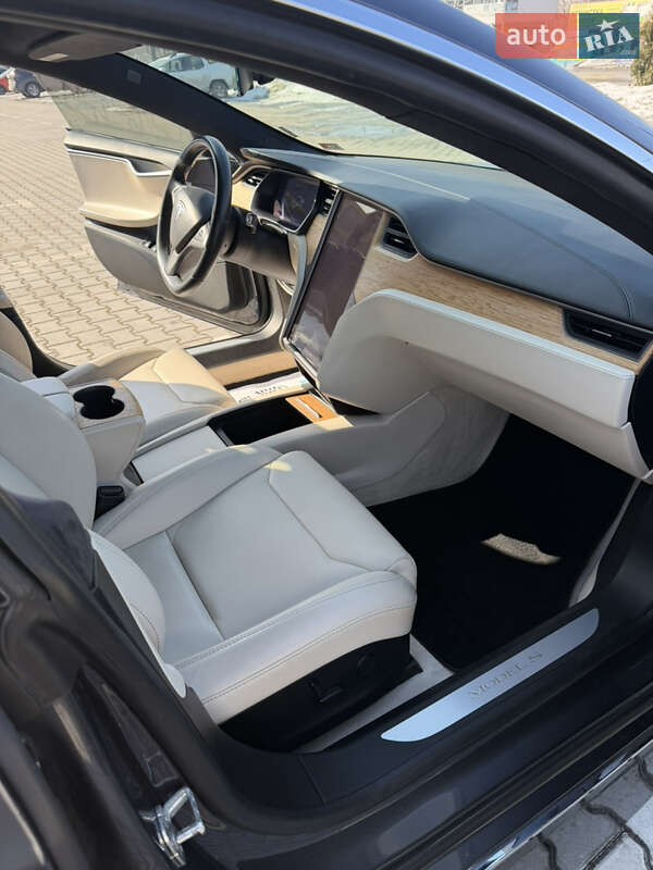 Ліфтбек Tesla Model S 2019 в Тернополі