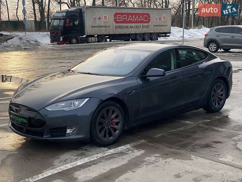 Ліфтбек Tesla Model S 2015 в Києві