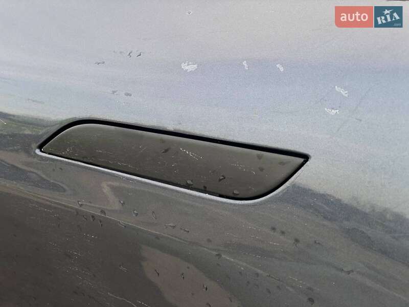 Ліфтбек Tesla Model S 2015 в Києві