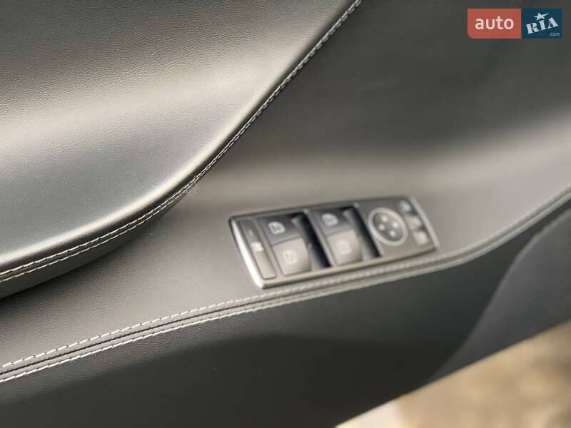 Ліфтбек Tesla Model S 2015 в Києві