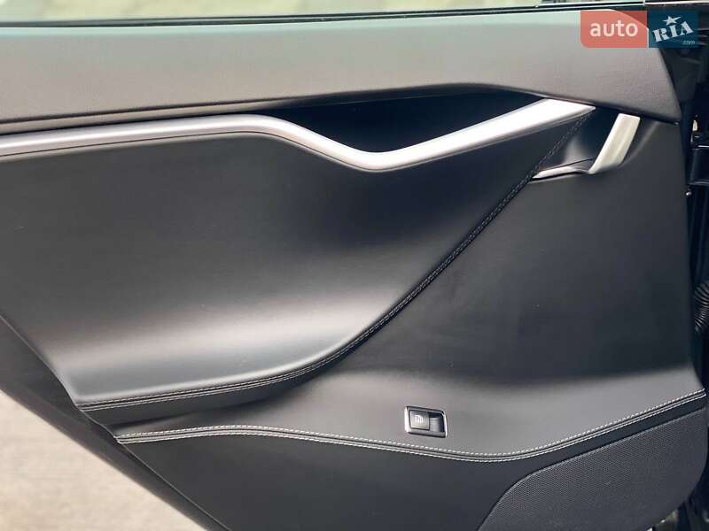 Ліфтбек Tesla Model S 2015 в Києві