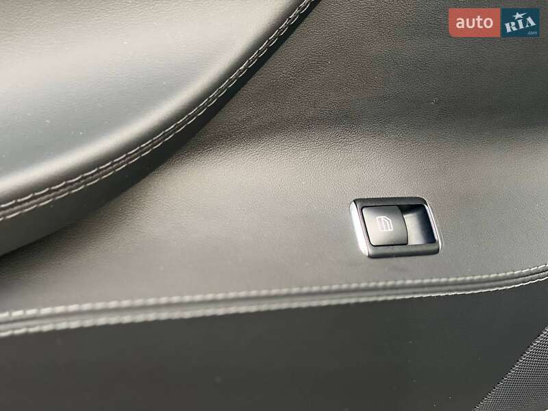 Ліфтбек Tesla Model S 2015 в Києві