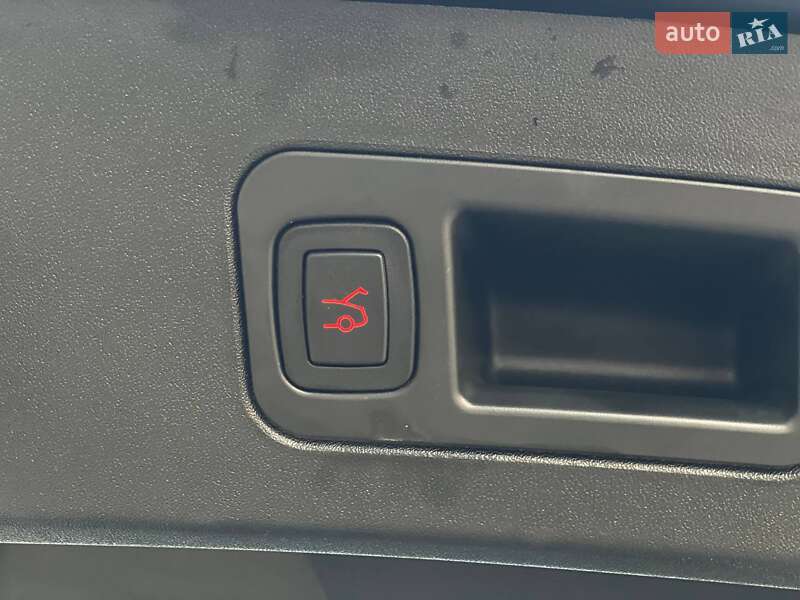 Ліфтбек Tesla Model S 2015 в Києві