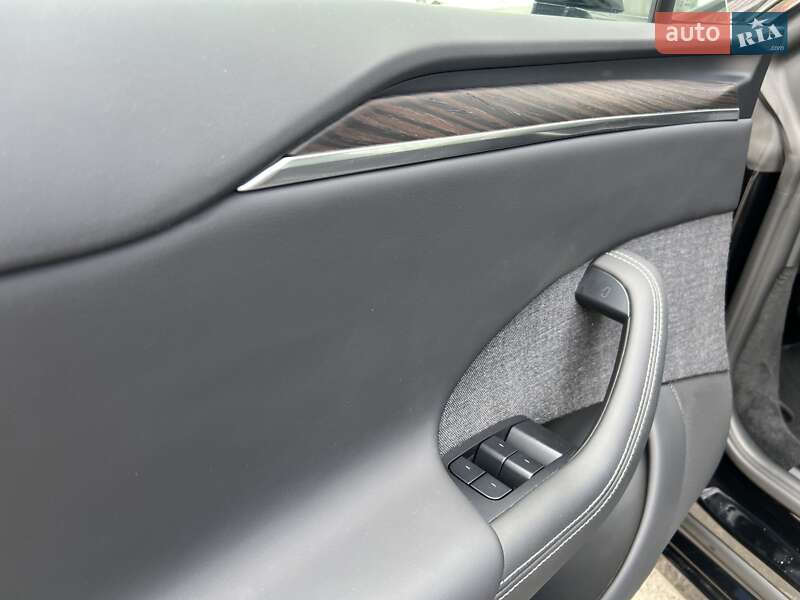 Лифтбек Tesla Model S 2023 в Киеве