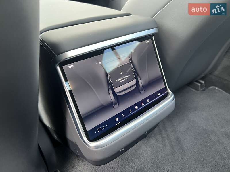 Лифтбек Tesla Model S 2023 в Киеве