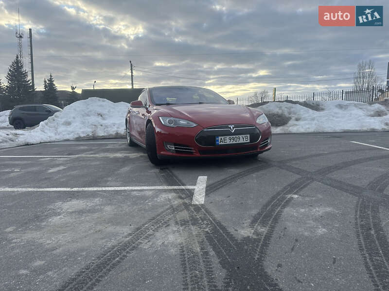 Ліфтбек Tesla Model S 2016 в Києві