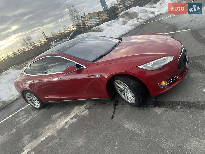 Ліфтбек Tesla Model S 2016 в Києві