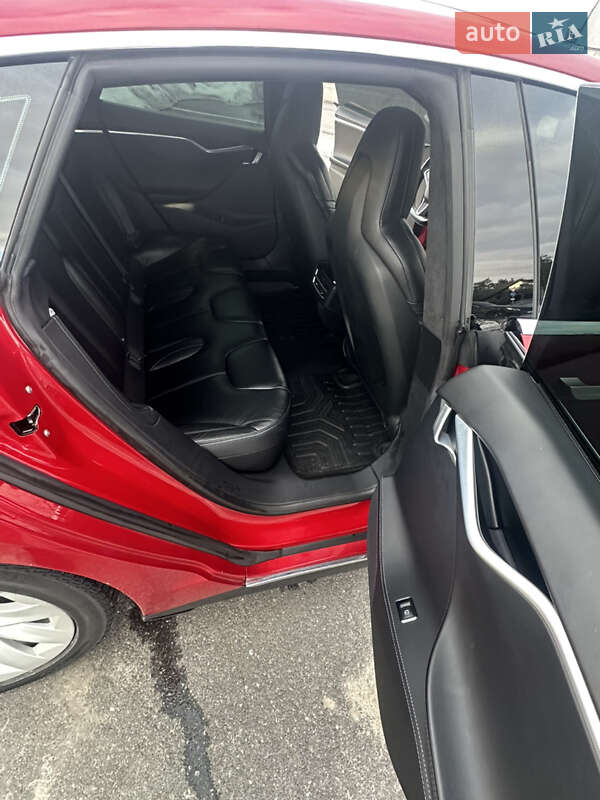 Ліфтбек Tesla Model S 2016 в Києві