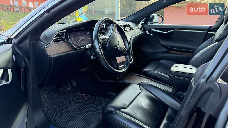 Ліфтбек Tesla Model S 2017 в Харкові