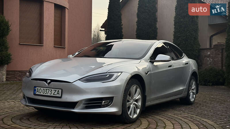 Лифтбек Tesla Model S 2017 в Хусте