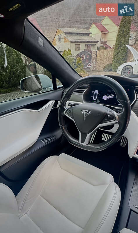 Лифтбек Tesla Model S 2017 в Хусте
