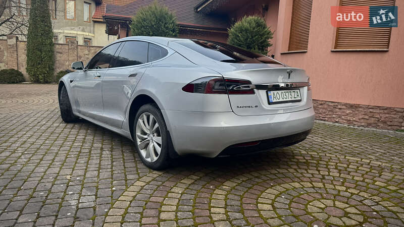 Лифтбек Tesla Model S 2017 в Хусте