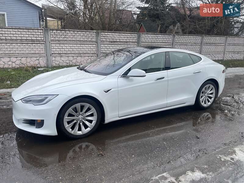 Лифтбек Tesla Model S 2017 в Киеве