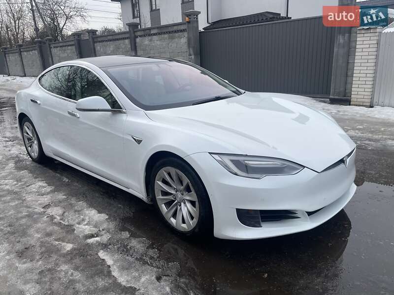 Лифтбек Tesla Model S 2017 в Киеве