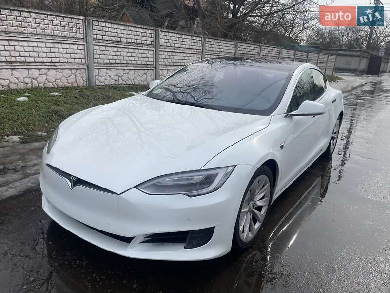 Лифтбек Tesla Model S 2017 в Киеве