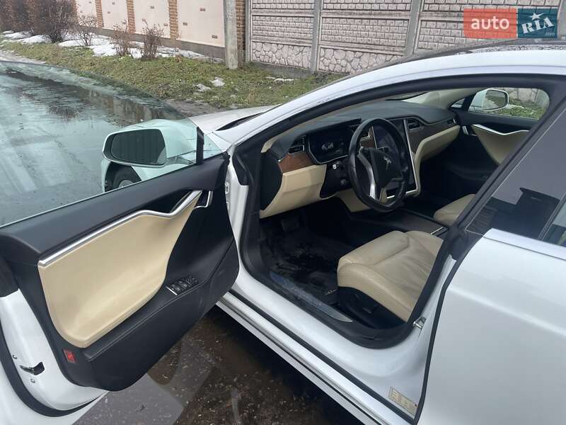 Лифтбек Tesla Model S 2017 в Киеве