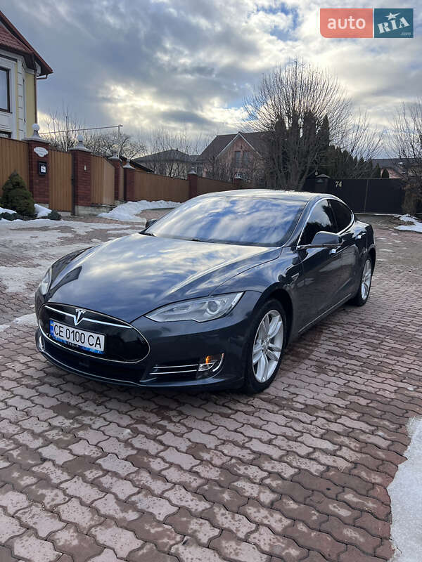 Tesla Model S 2015